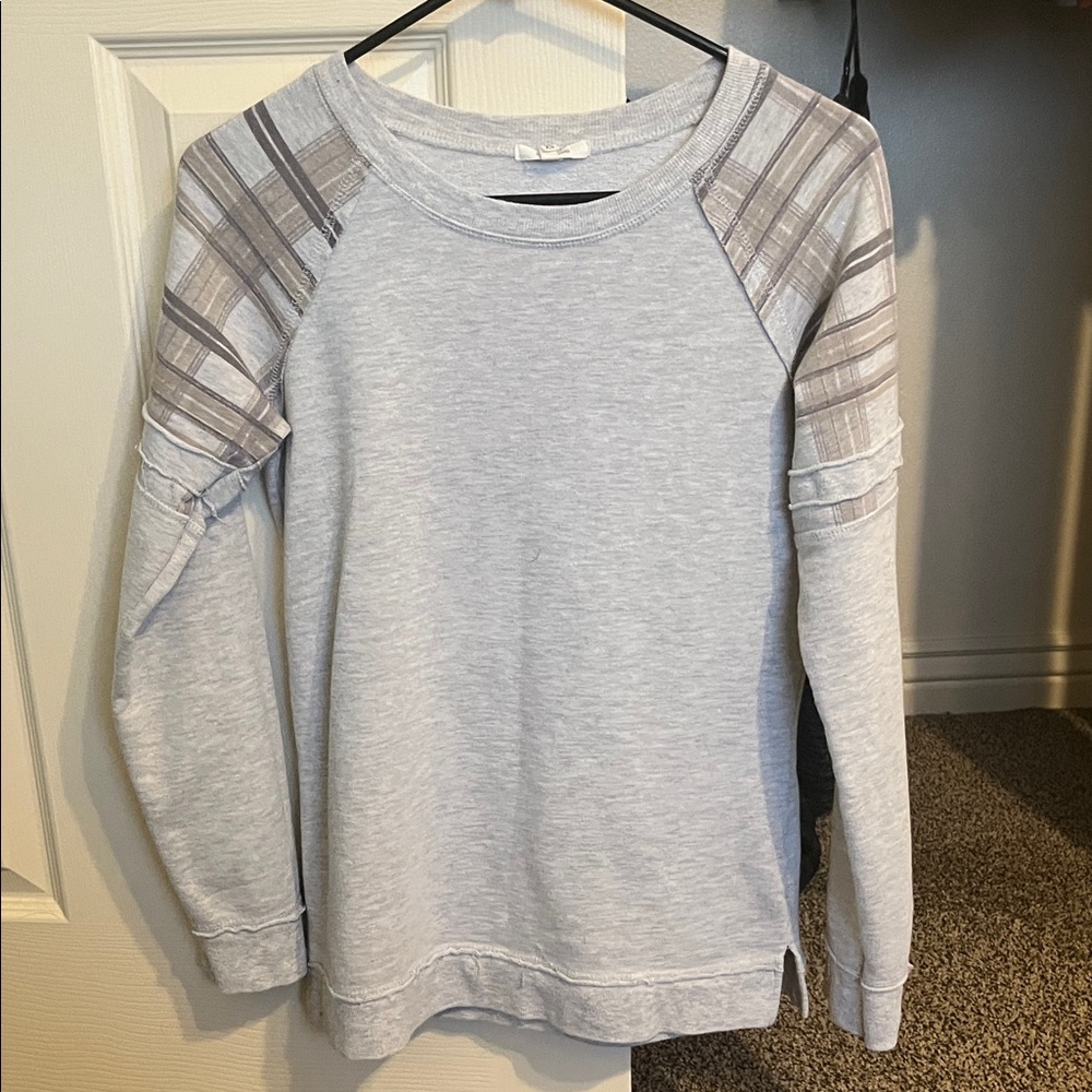 Maurices Light Gray Crewneck Sweatshirt with Plaid Shoulder Detail